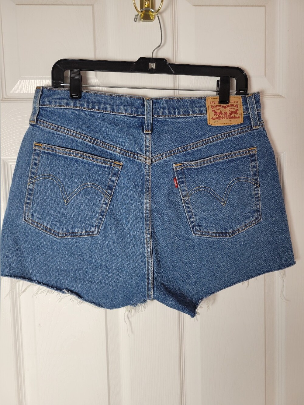 Levi's 501 High Rise Distressed Cutoff Denim Shorts Medium Wash Size 32w - Picture 2 of 9